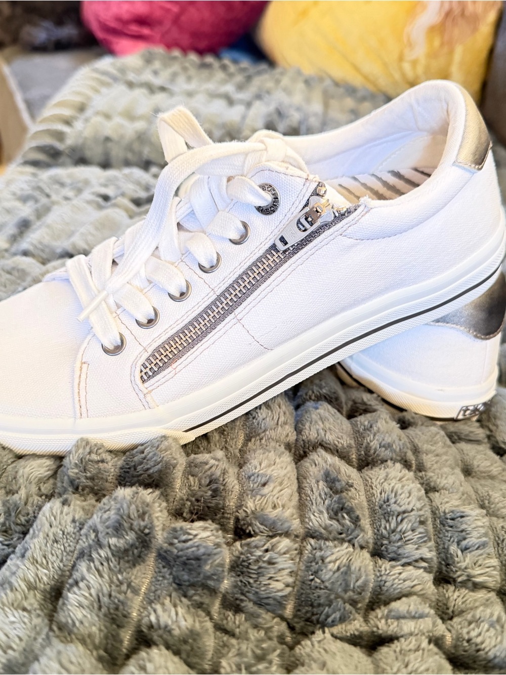 Taos Z Soul White Canvas Sneakers